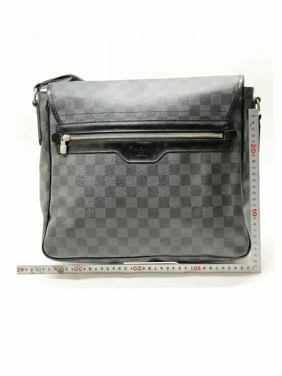 Authentic Louis Vuitton Daniel MM Damier Graphite Crossbody Bag - Picture 3 of 16